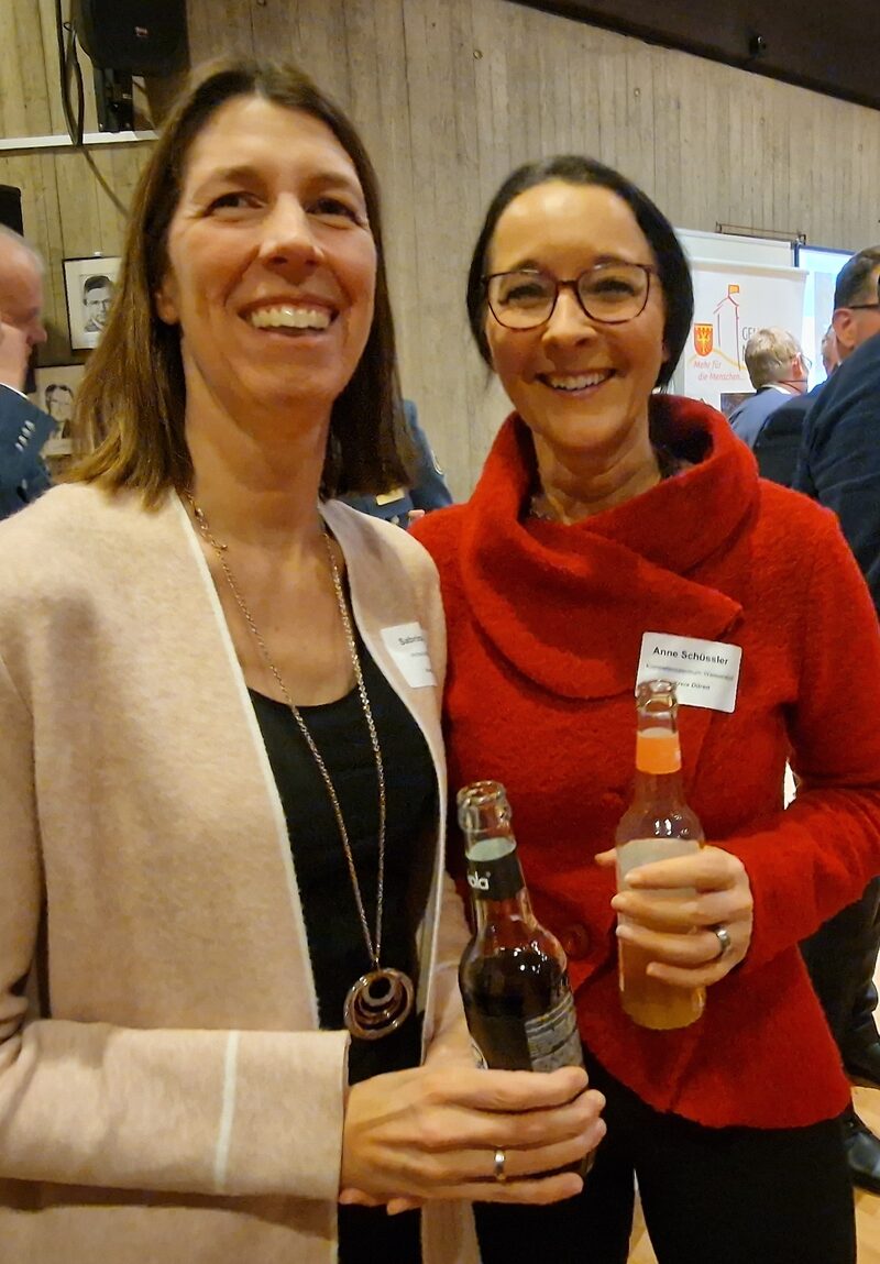 Gut gelaunt - Sabrina Hauck (links) und Anne Schüssler vom Kreis Düren.