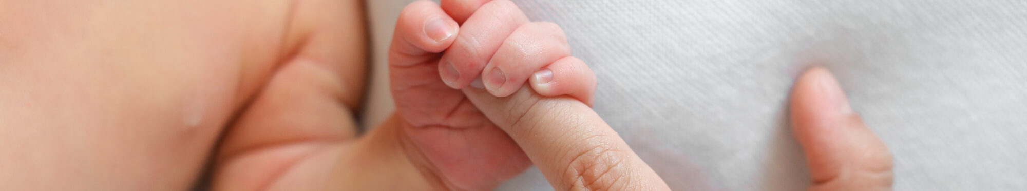 The,Newborn,Is,Holding,A,Finger,Of,Mother,On,A