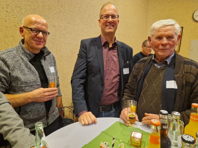 Gemütliche Runde - Diplom-Ingenieur Guido Kellner mit Karnevalsprinz Stefan Kettner und Johannes Müller (von links).